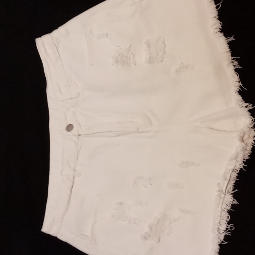 Gee Gee distressed white shorts. Sz XL